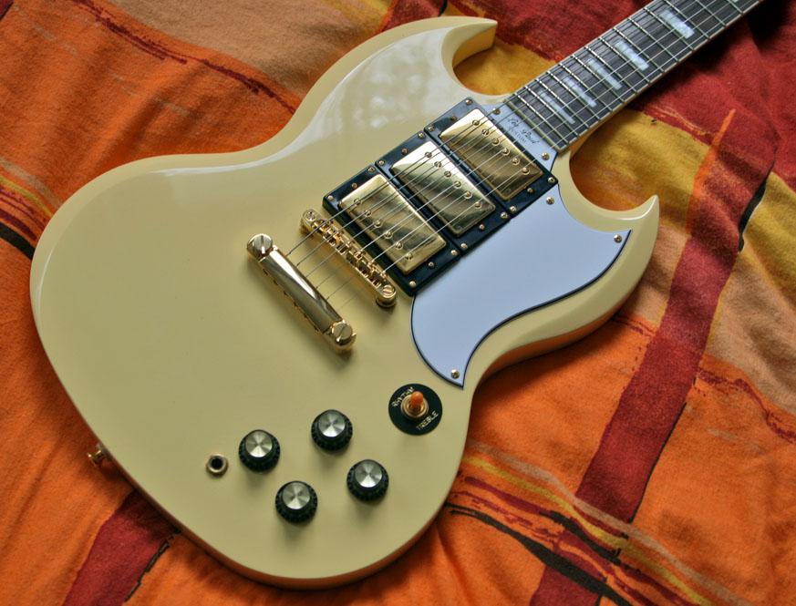 Sold Guitars / Epiphone G-400 Custom