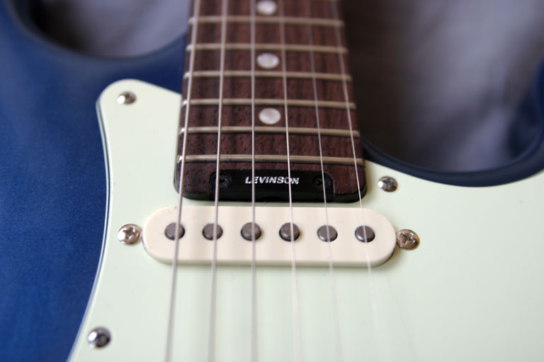 Guitars / Blade Texas Standard Pro (Redwood Edition)